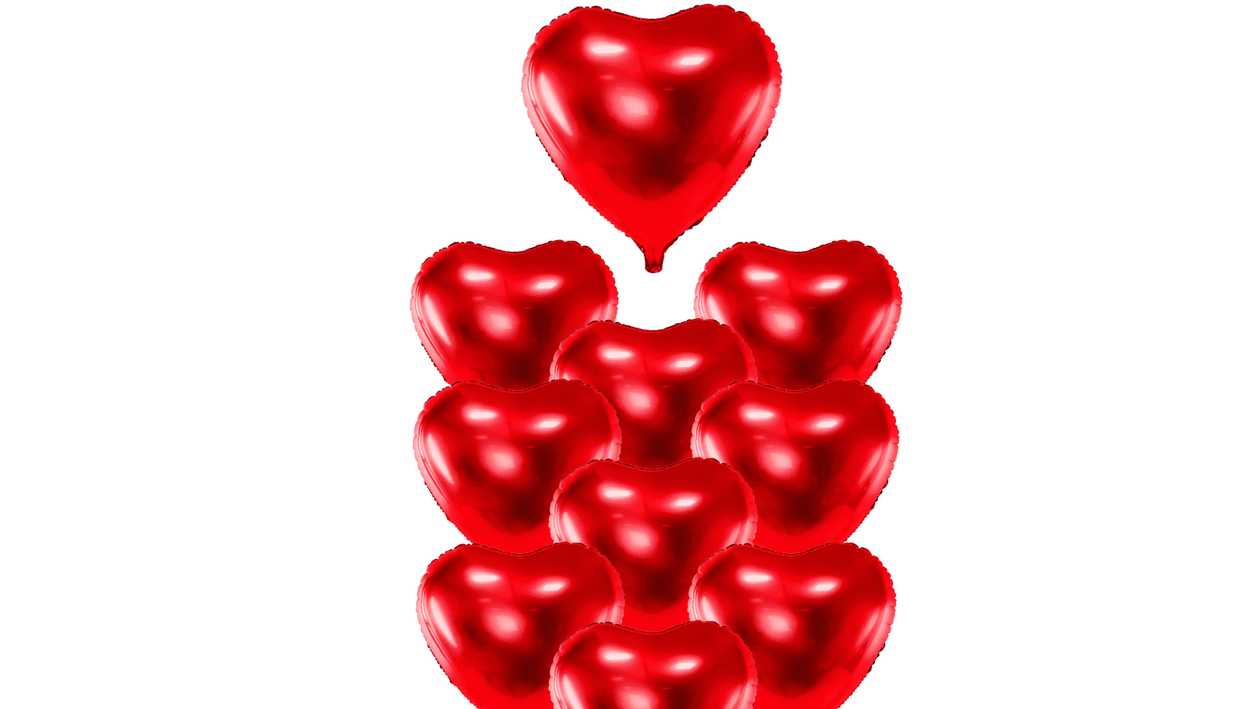 Букет из воздушных шаров в форме красных сердец ❤️🎈