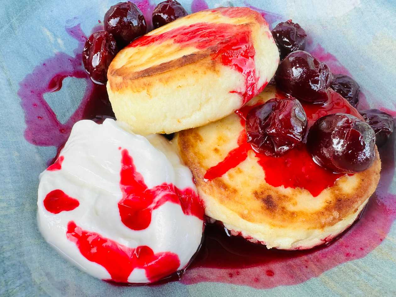 Cottage cheese pancakes with sour cream and cherries
