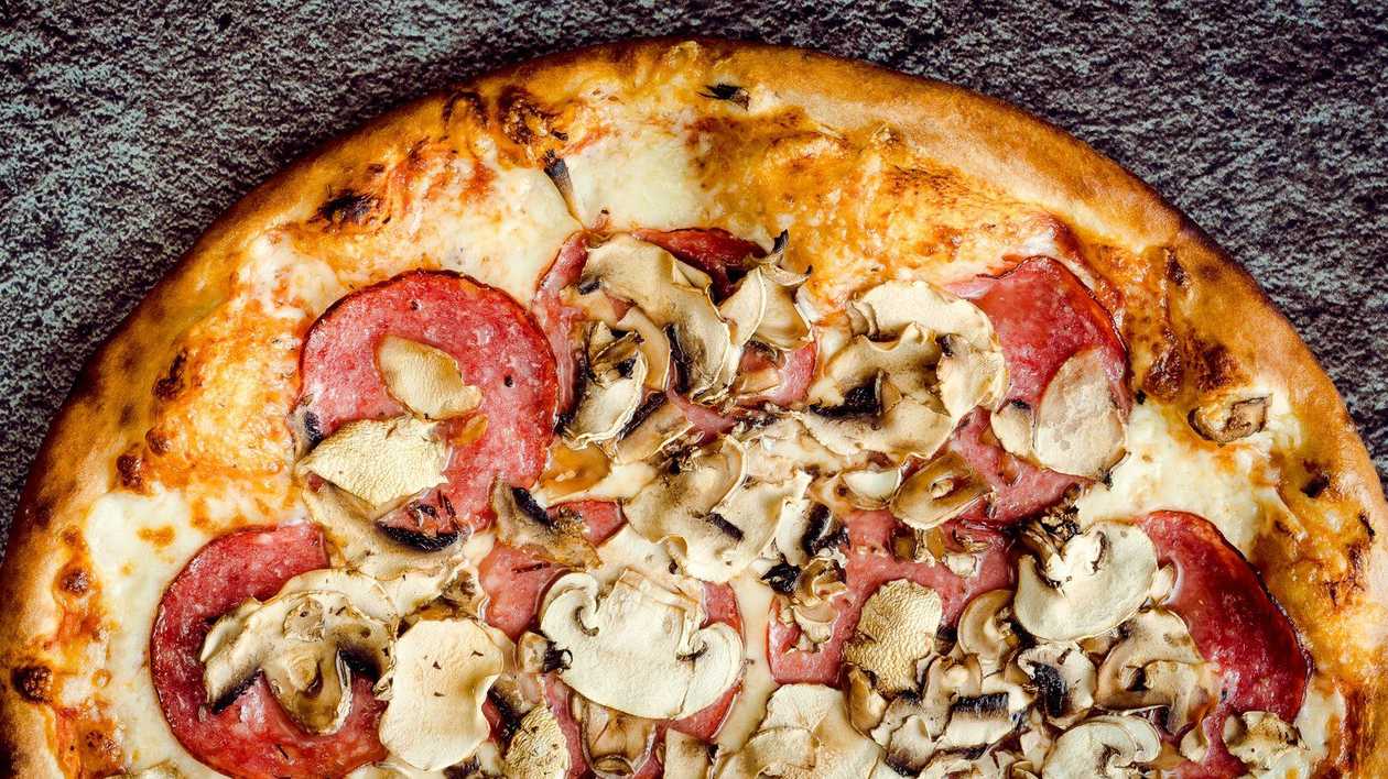 Salami and mushrooms pizza (40 cm)