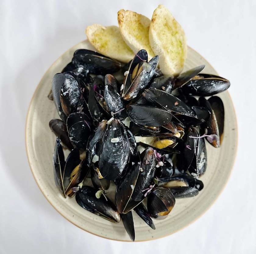 Mussels in white wine sauce