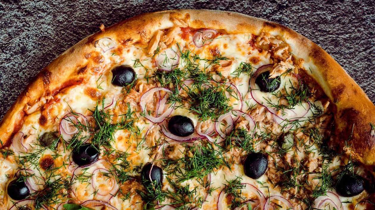 Tuna pizza (40 cm)