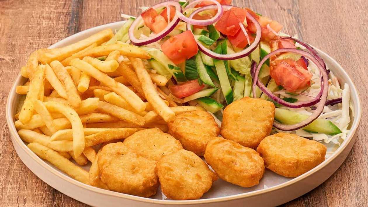 Vištienos kepsneliai "Nuggets“ su gruzdintomis bulvytėmis ir daržovėmis (Didelė porcija)