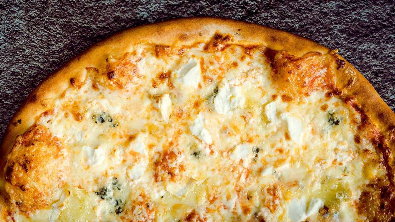 Four cheese pizza (40 cm)