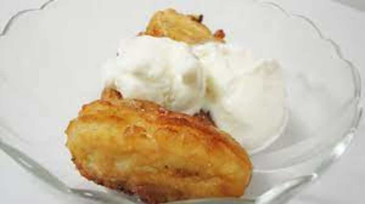 Fritters (banana or pineapple with ice cream)