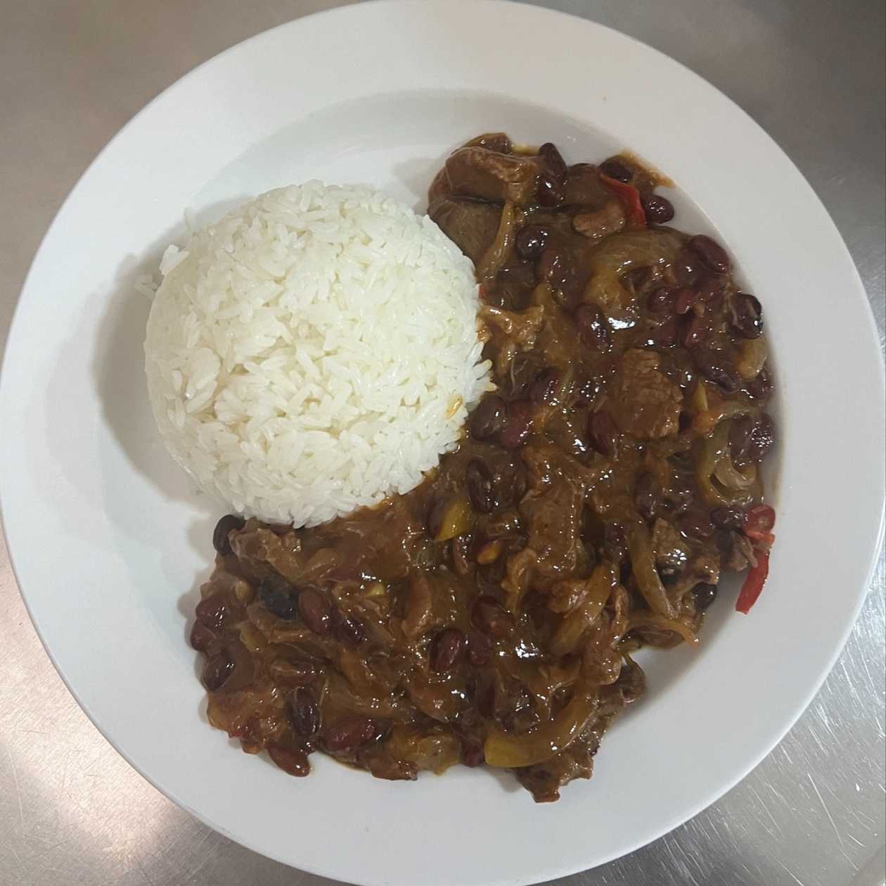 200g BEEF CHILLI CON CARNE and STEWED RICE