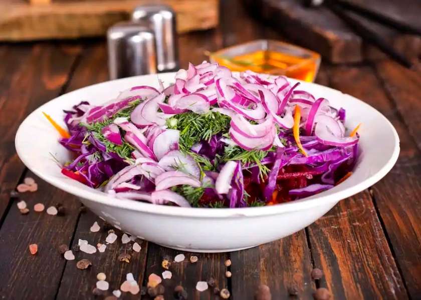 Salata de ceapa rosie