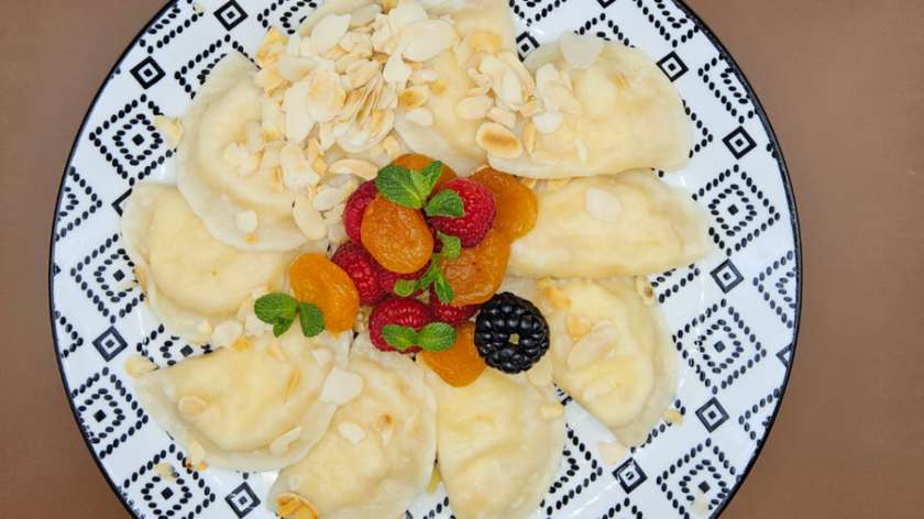 Pierogi z twarogiem i suszoną morelą - 10 szt - ok. 300g