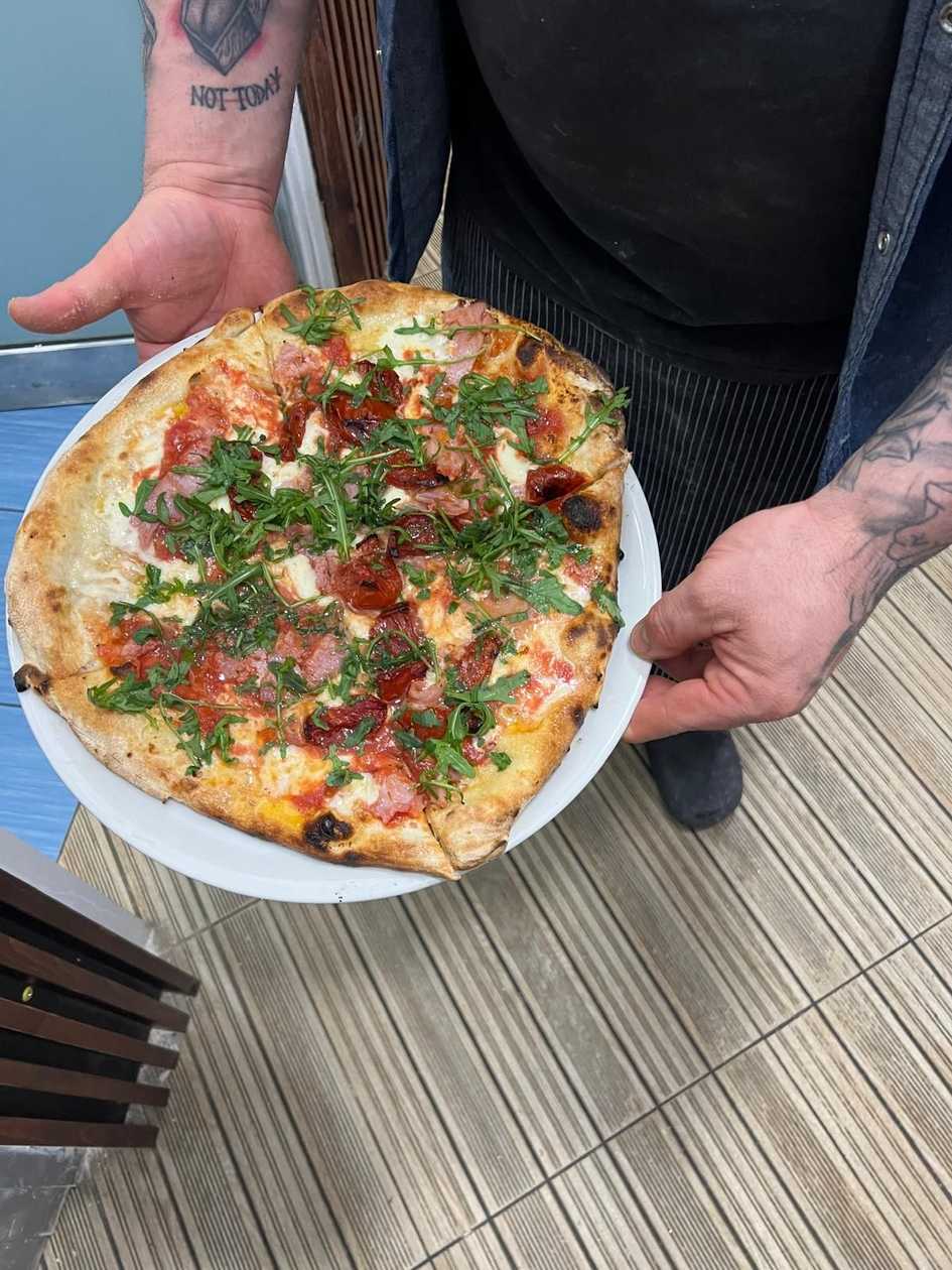 Mozzarella Base: Confit Cherry Tomatoes, Arugula & Cooked Ham