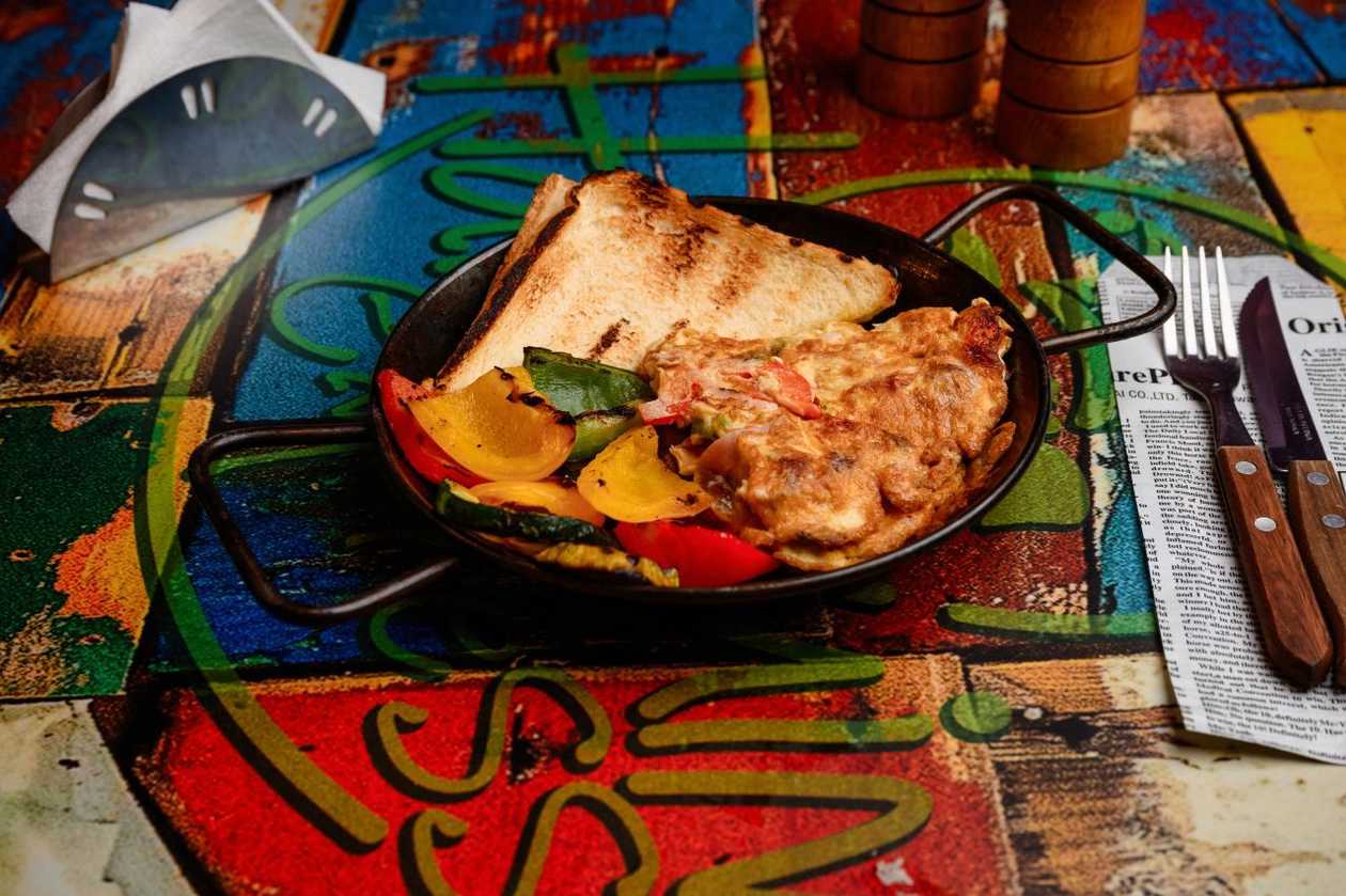 Tigaie Omletă cu Bacon Crocant si Ceapă