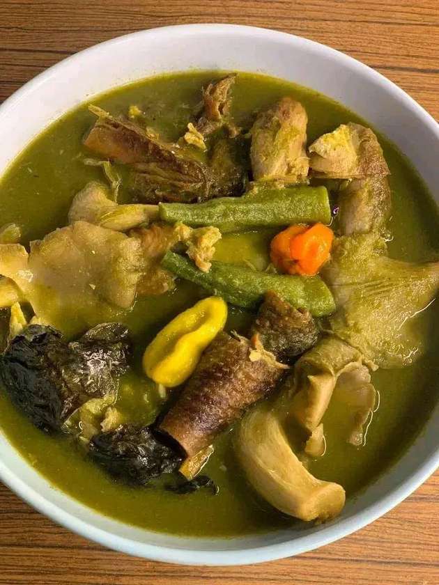Cocoyam Fufu and Kontomire Soup with Snail, Dry Fish and Goat Meat