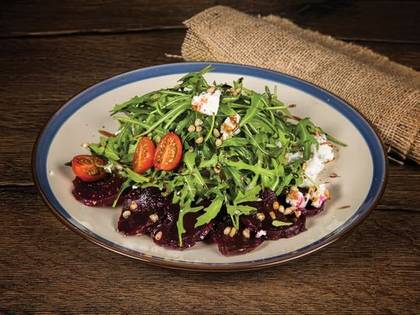 Peedi carpaccio kitsejuustu ja rukolaga