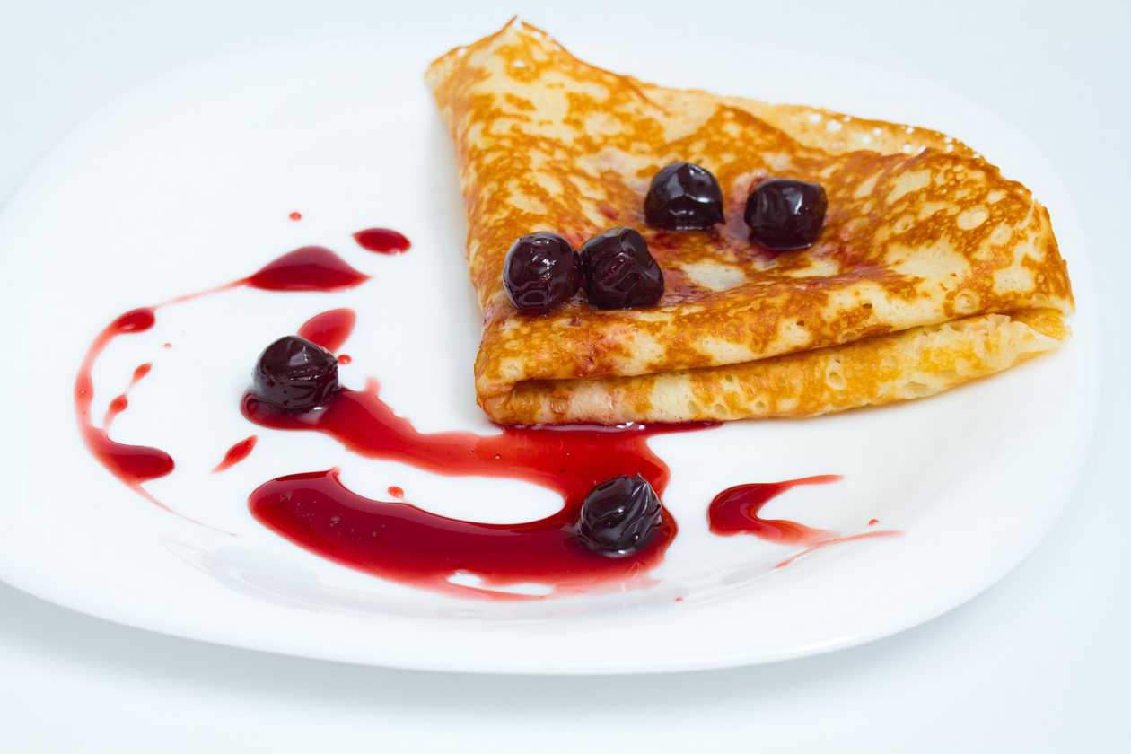 Crepe with sour cherry jam