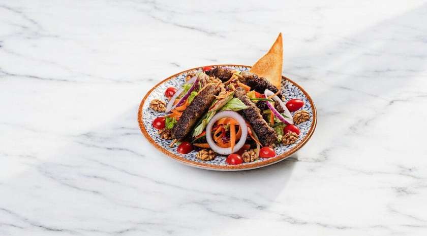 Şişdə Köftə Salatı