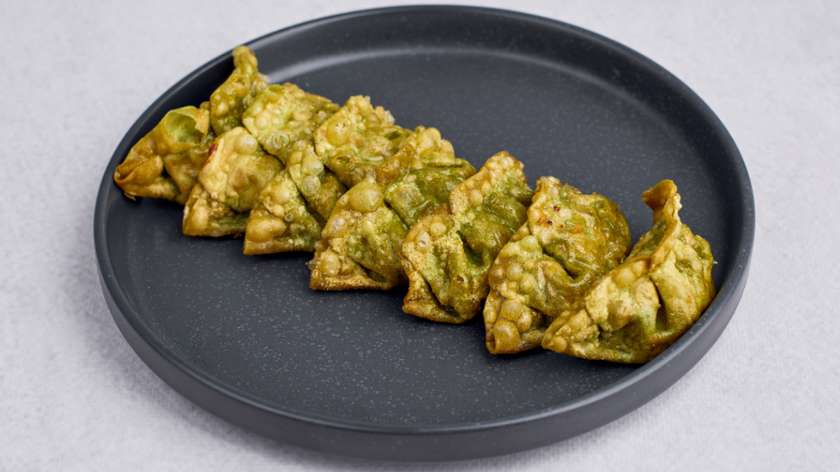 UFO green dumplings gyoza spinach & edamame