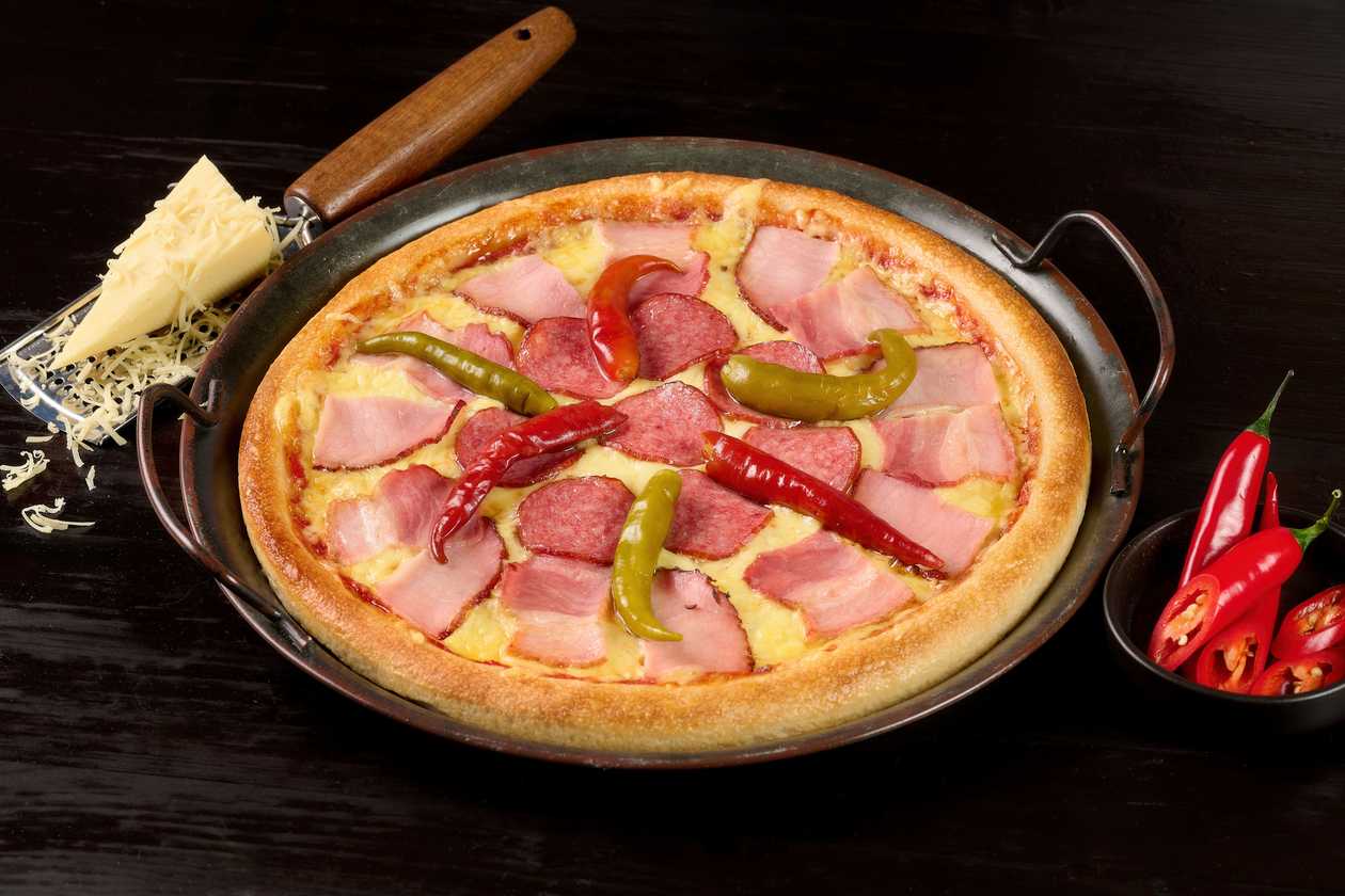 Men's thin-crust pizza