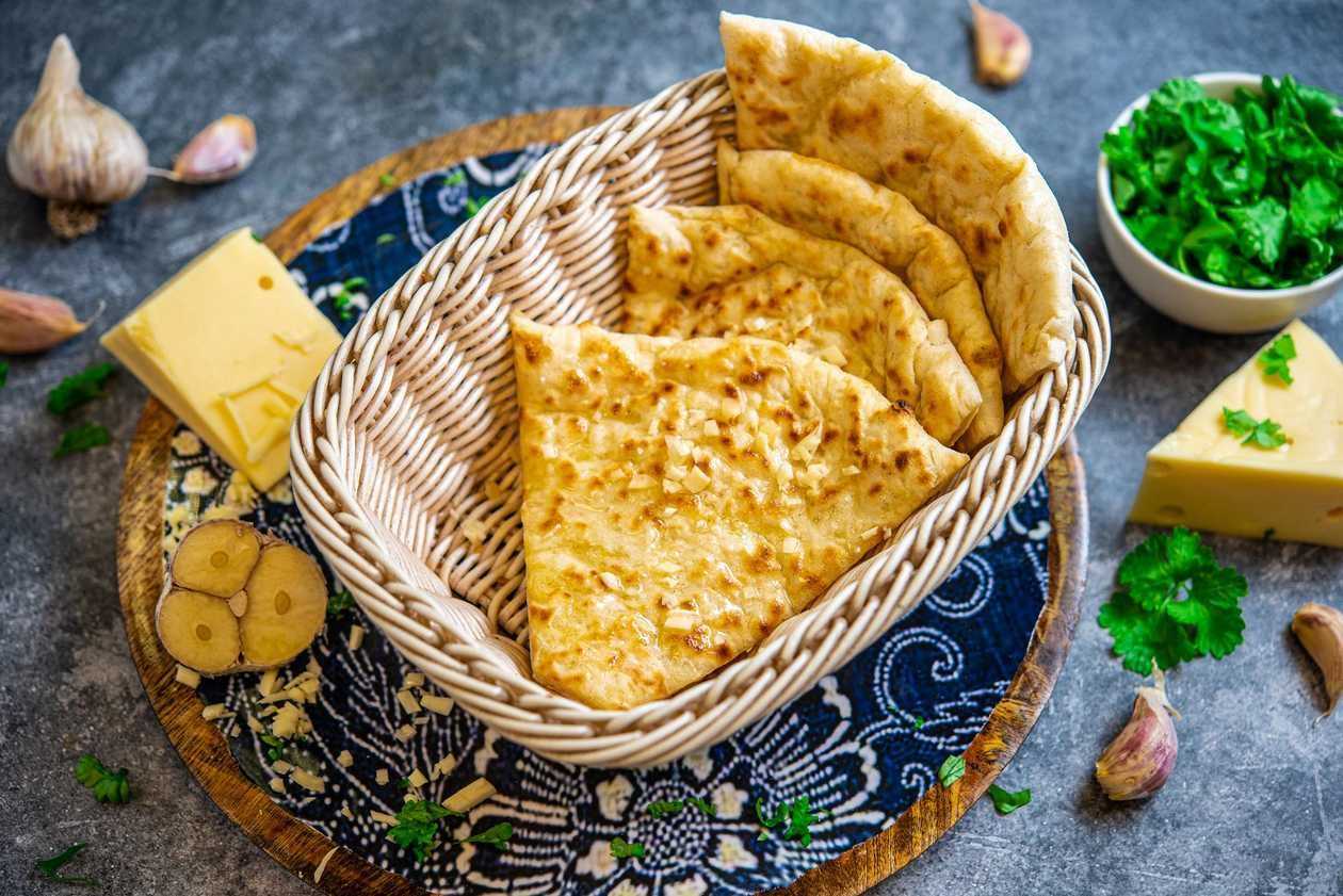 Paneer Cheese Garlic Naan