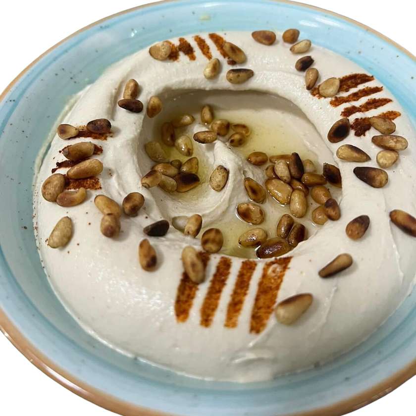 Humus cu muguri de pin