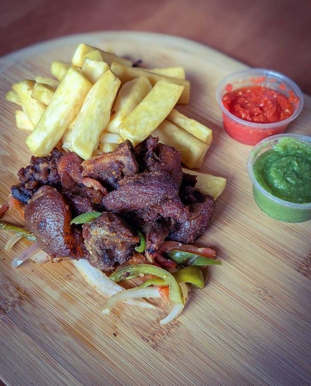 Yam chips with spicy pork