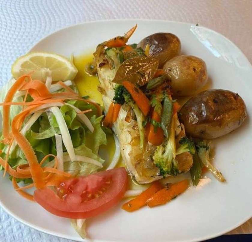 Oven-Baked Cod with Pepper Sauce
