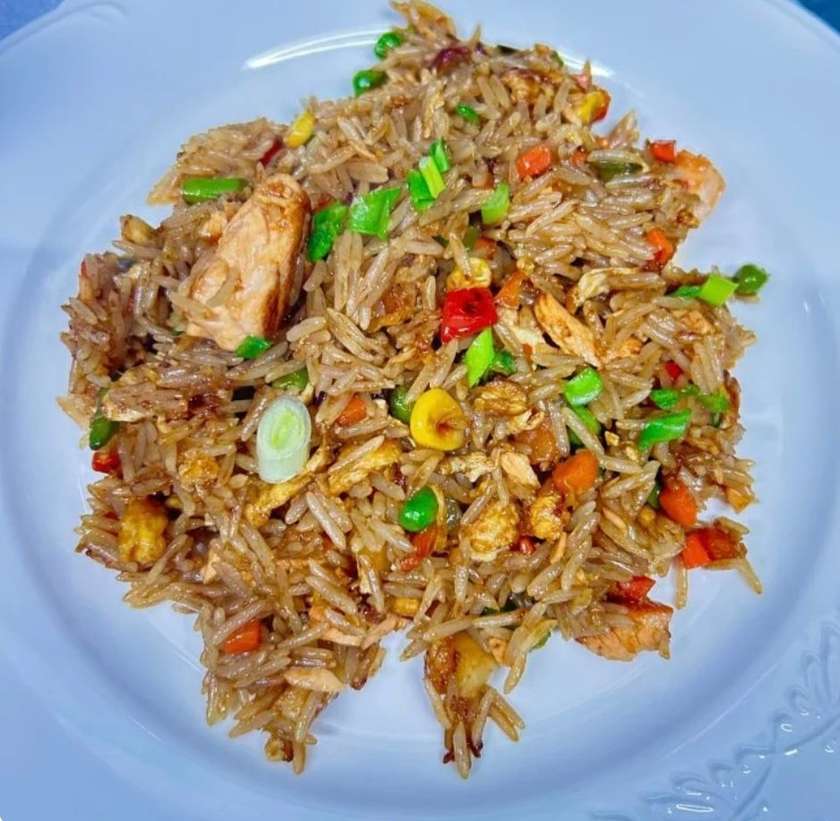 Рис з лососем, овочами і устричним соусом