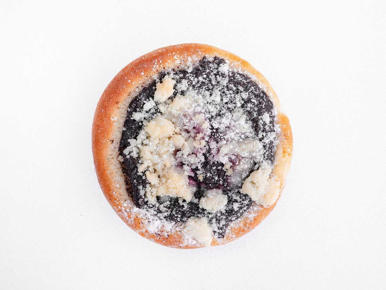 Moravian Koláč with Curd Cheese, Poppy Seed and Plum from Long-Fermented Dough