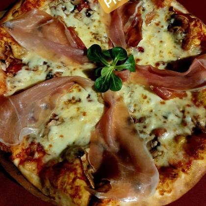 Pizza Prosciutto Funghi