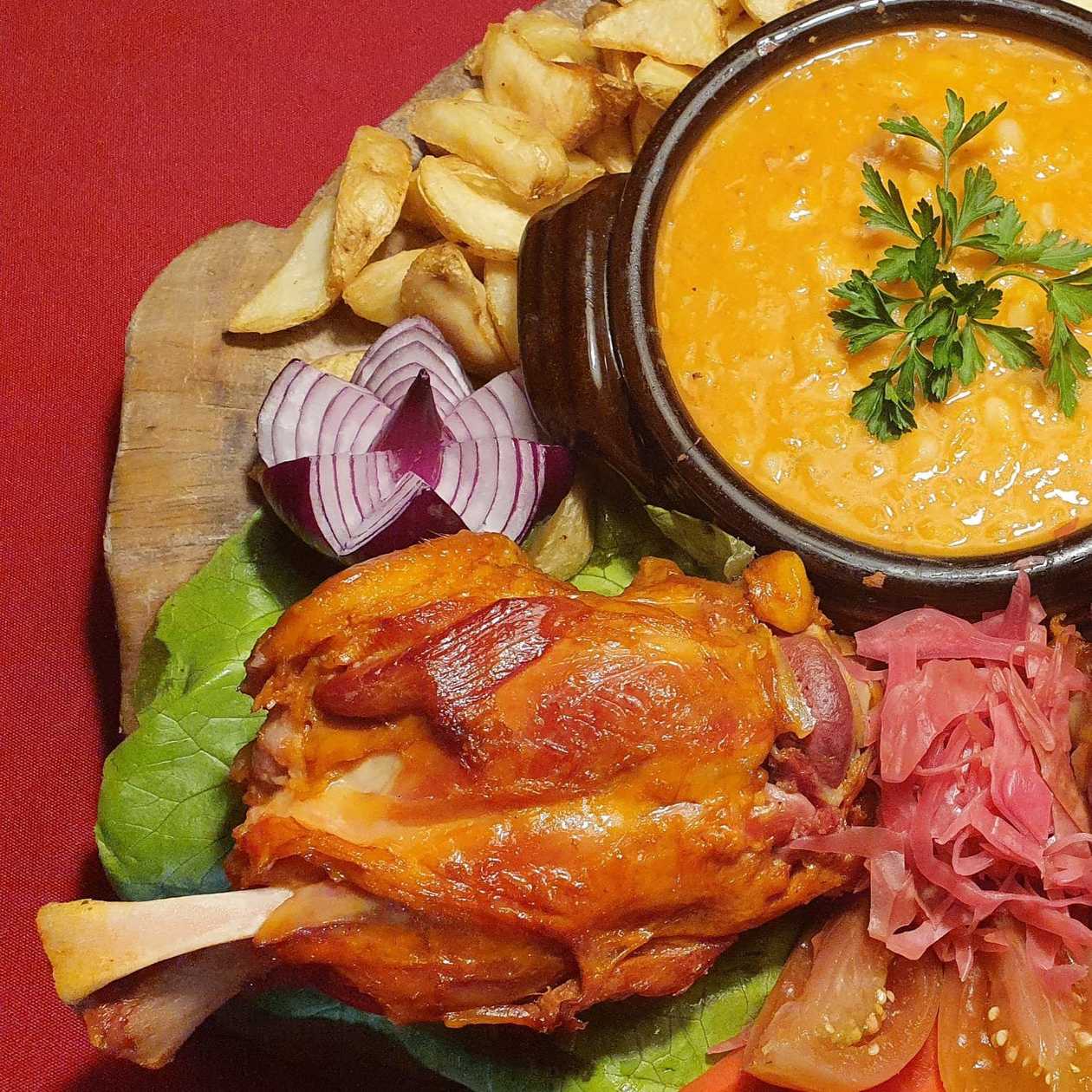 Platter with Knuckle and Beans/Potatoes