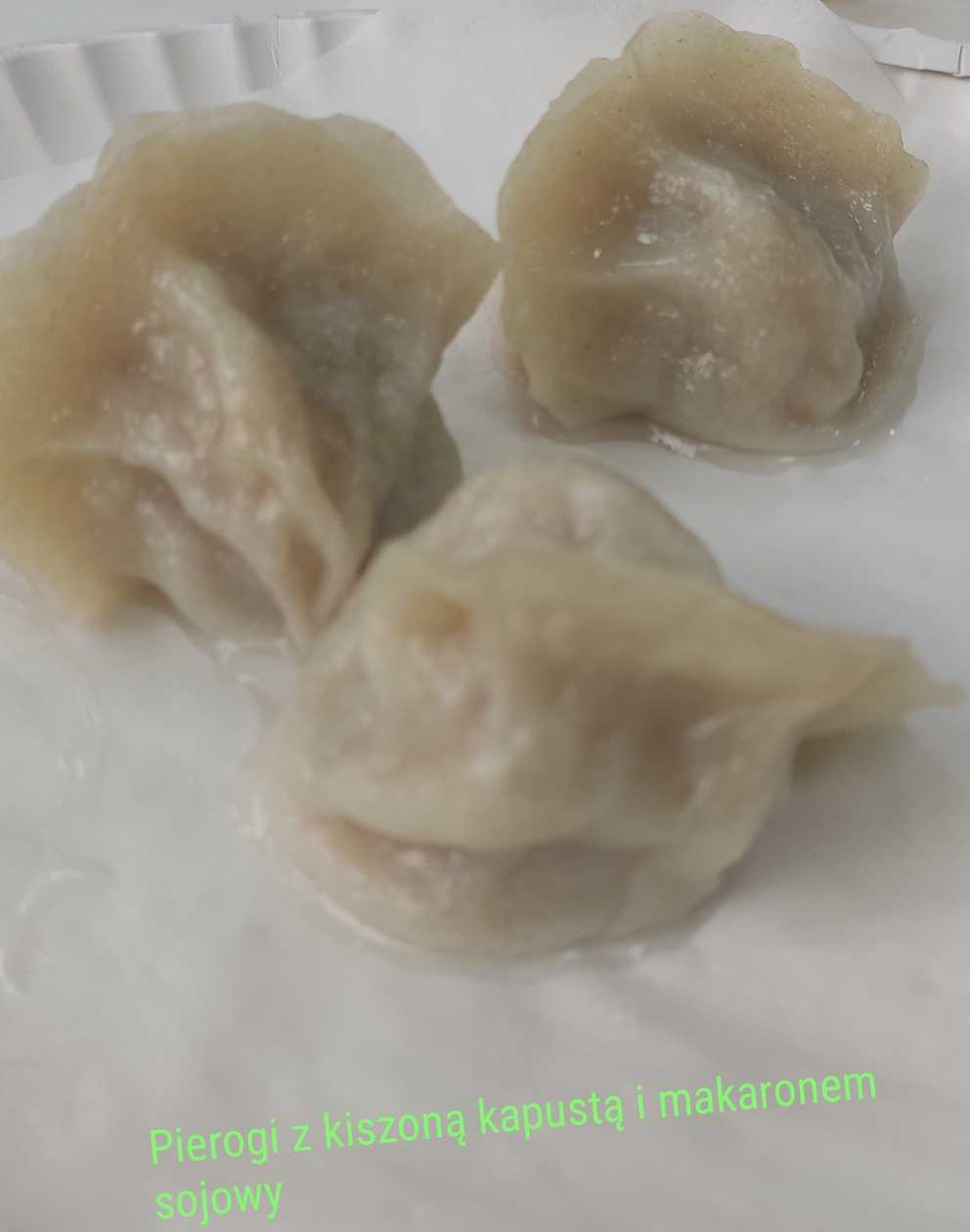 Pierogi Z kiszoną kapustą i makaronem sojowym