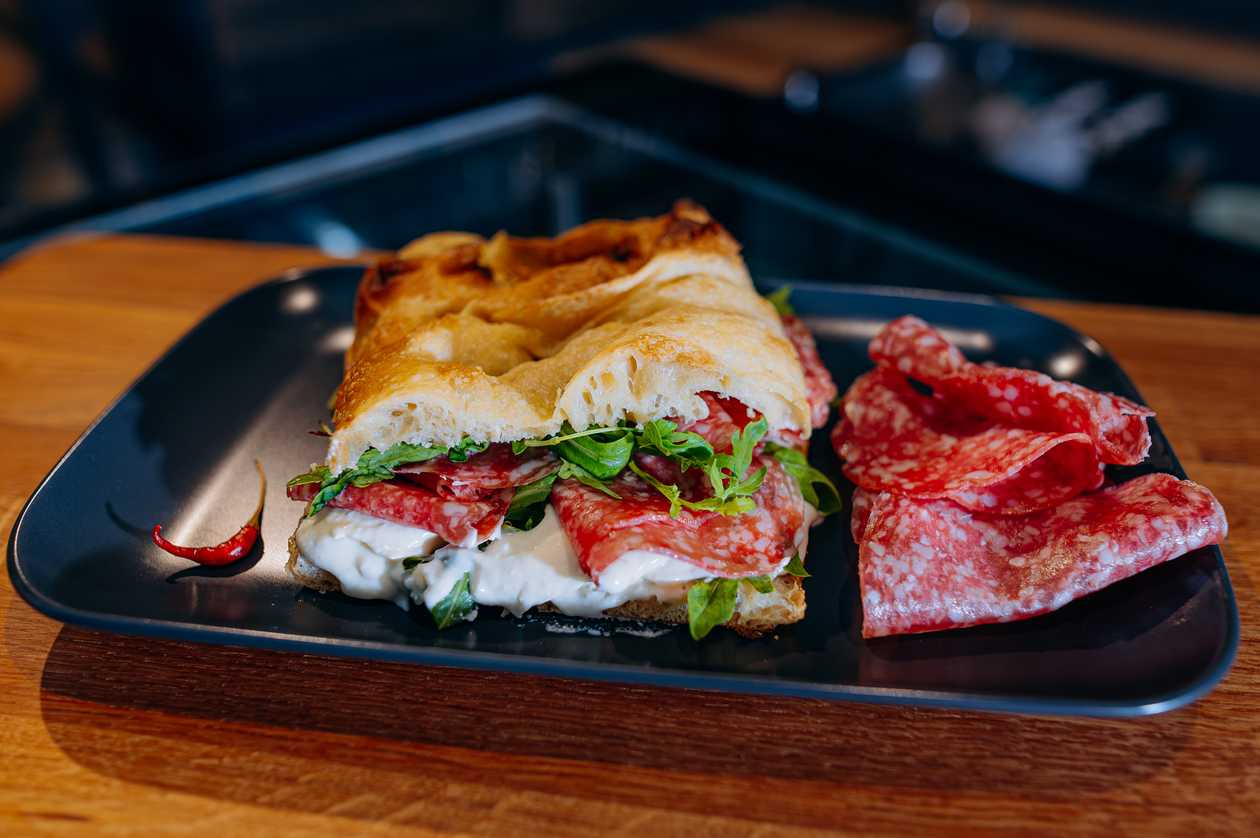 Focaccione Salami