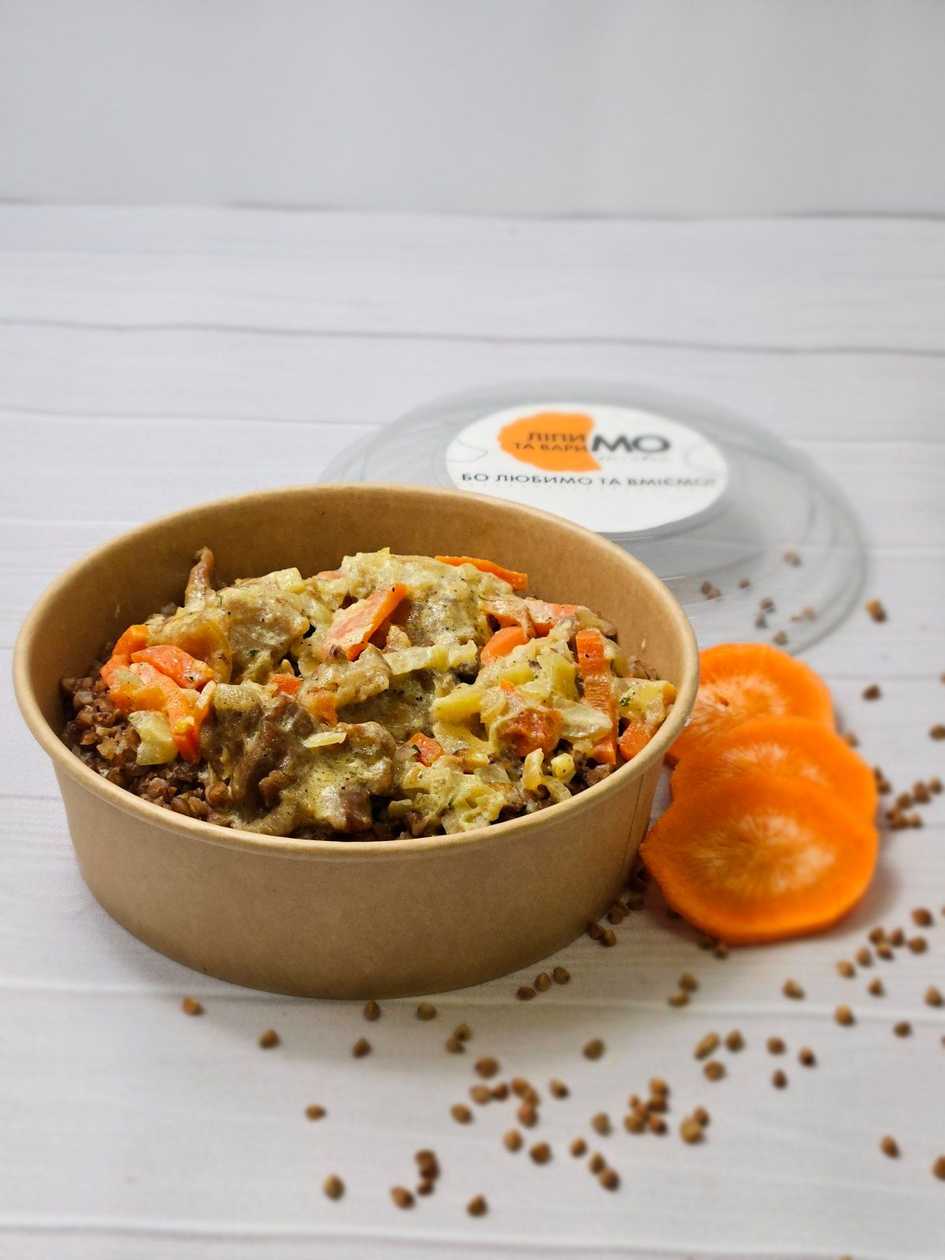 Buckwheat with Meat in Cream Sauce