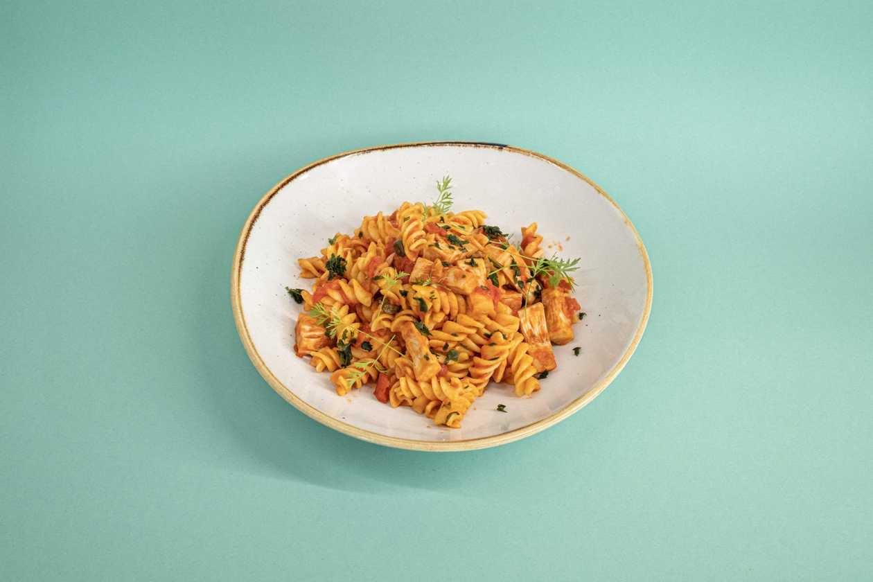 Fusilli cu jackfruit, capere și wakame