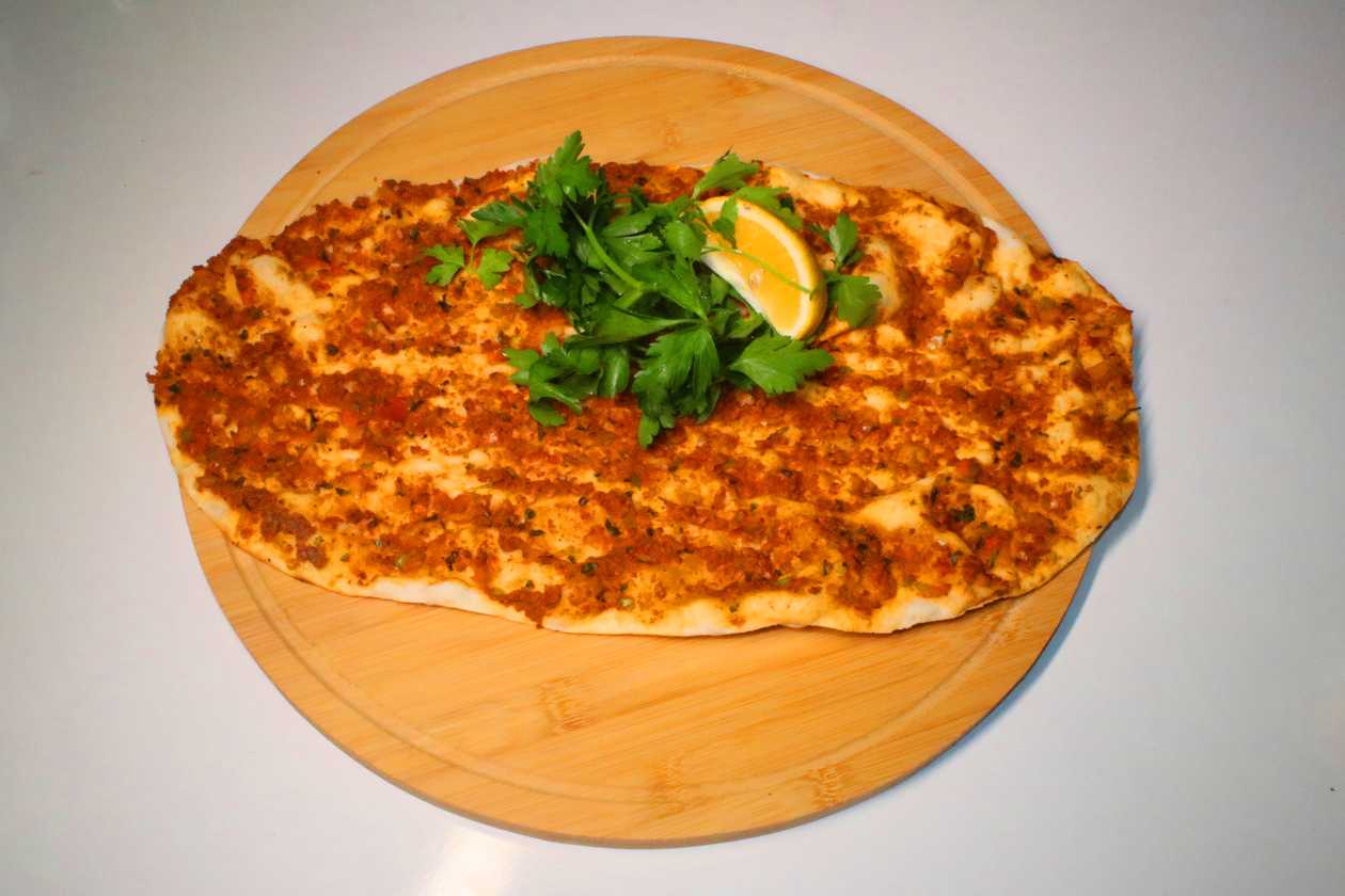 Lahmacun Acılı