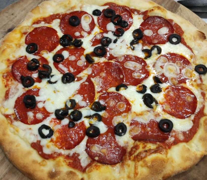 Salami Pizza