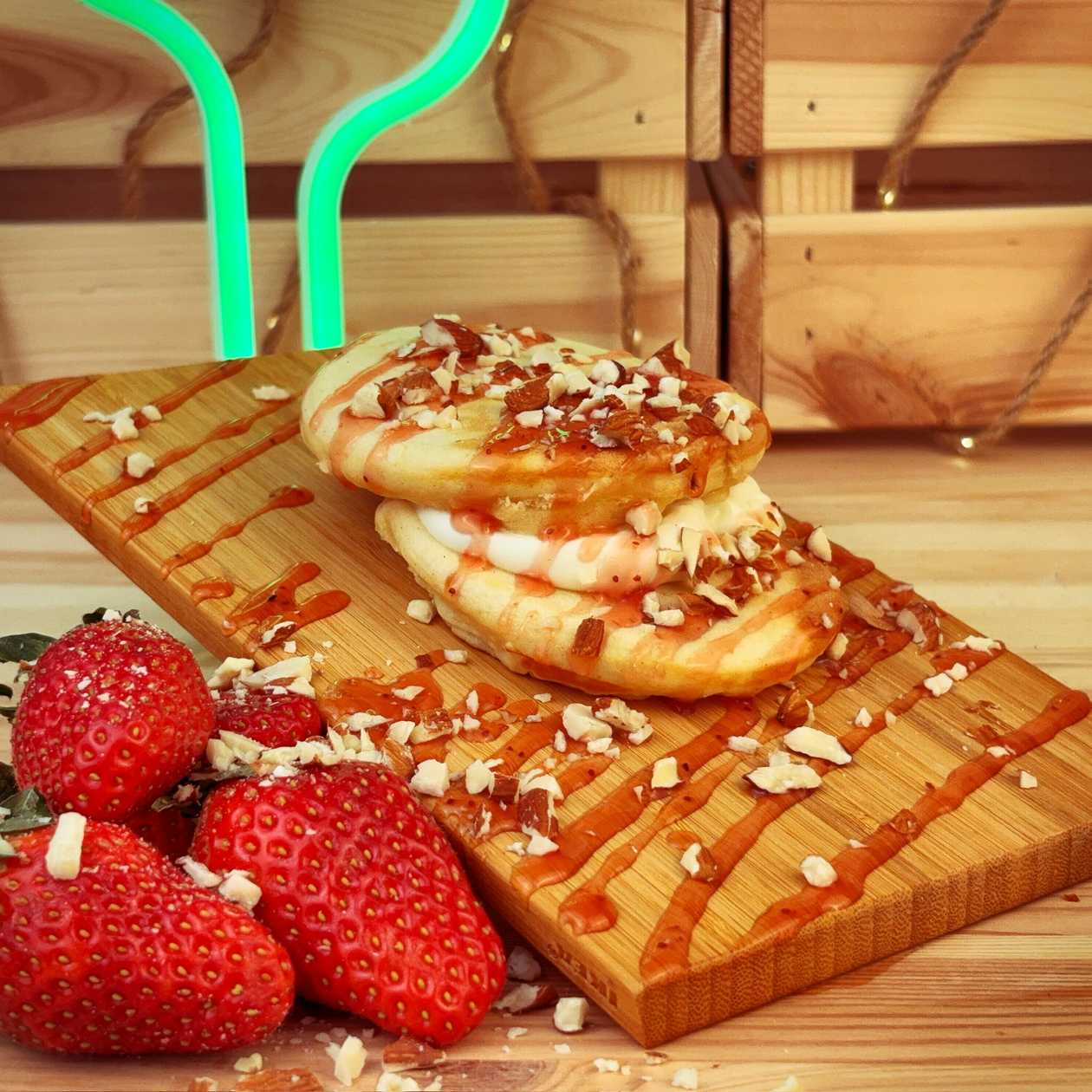 STRAWBERRY PANCAKE
