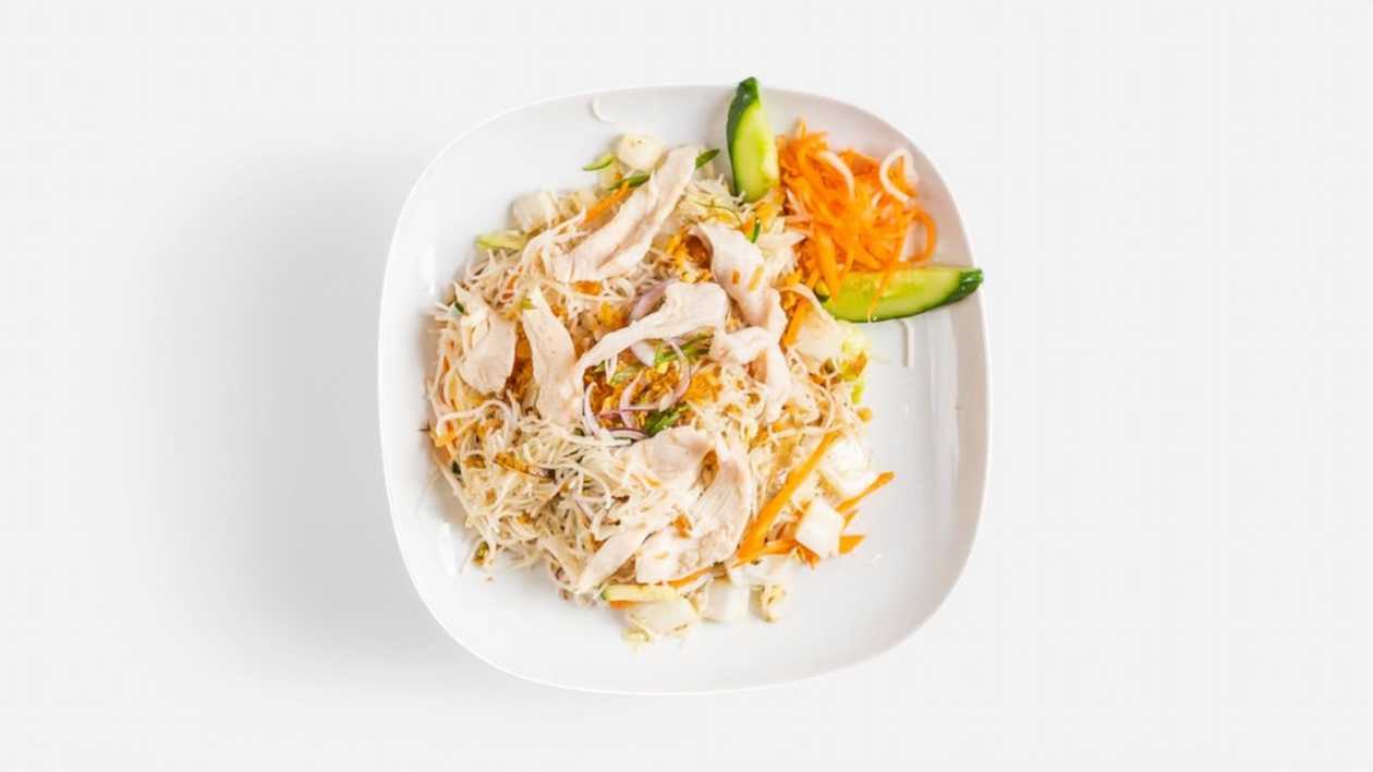 43. Rice noodles with chicken