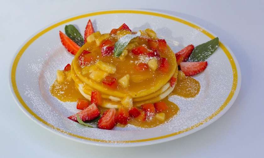 Pancakes with mango