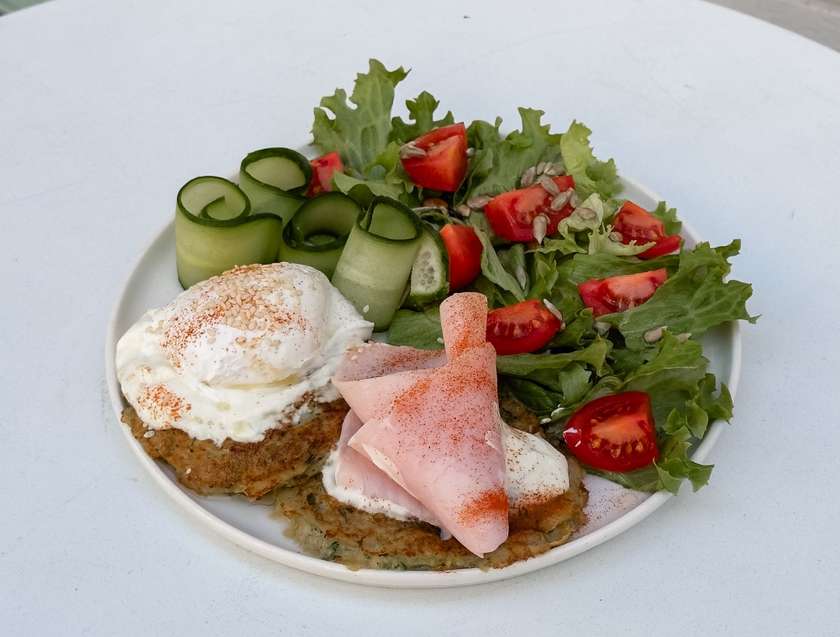 Zucchini pancakes with ham wolt