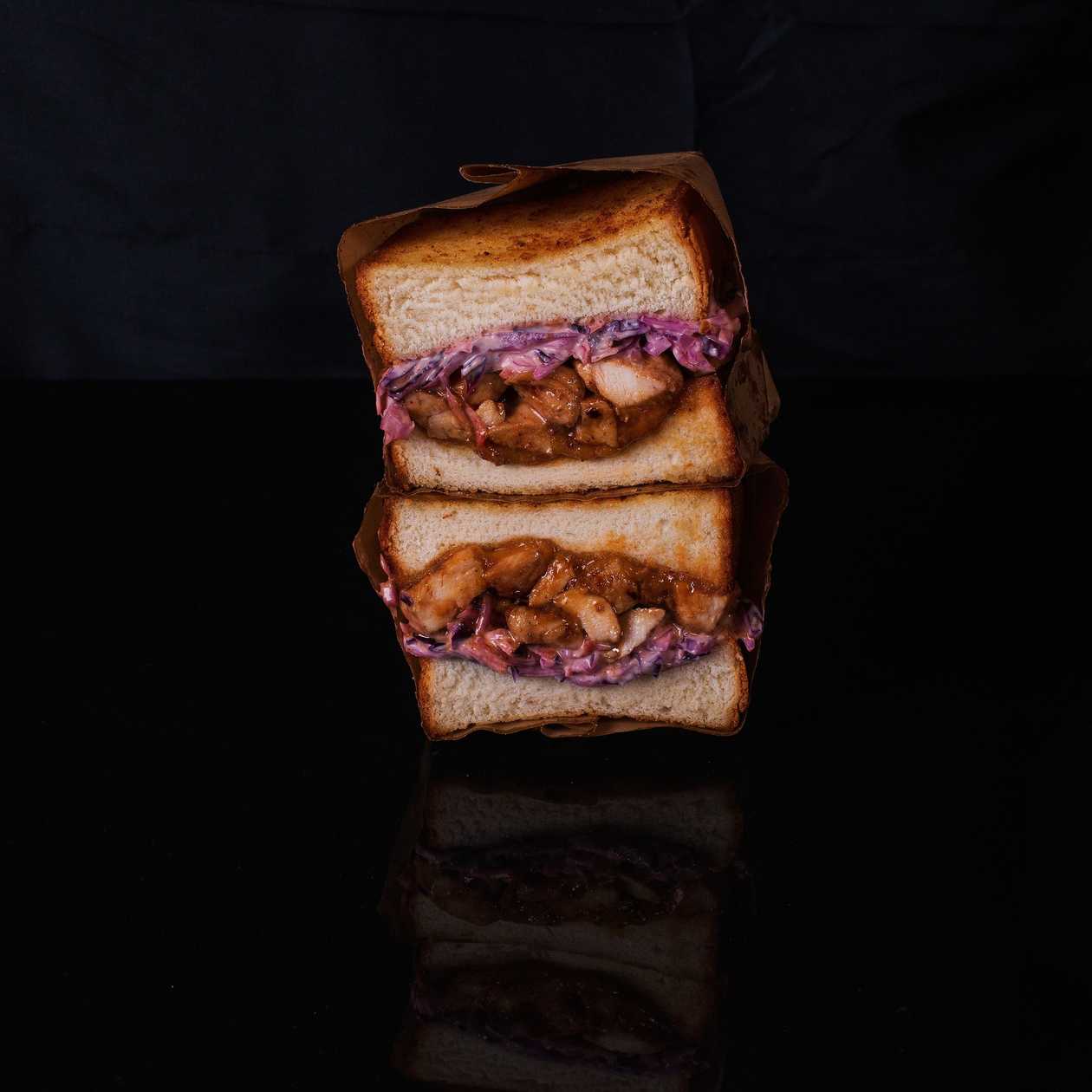 .CHICK’N & SLAW SANDWICH