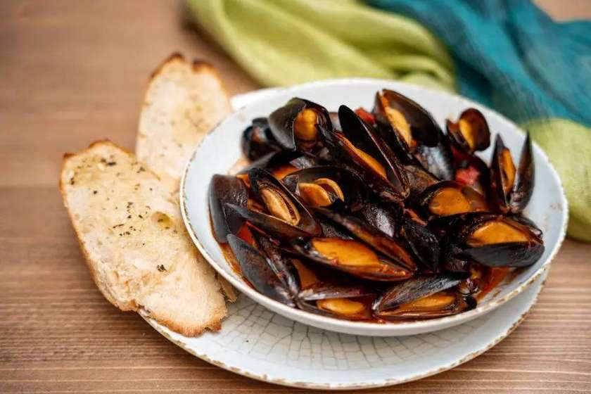 Mussels in Tomato Sauce with Chili Peppers