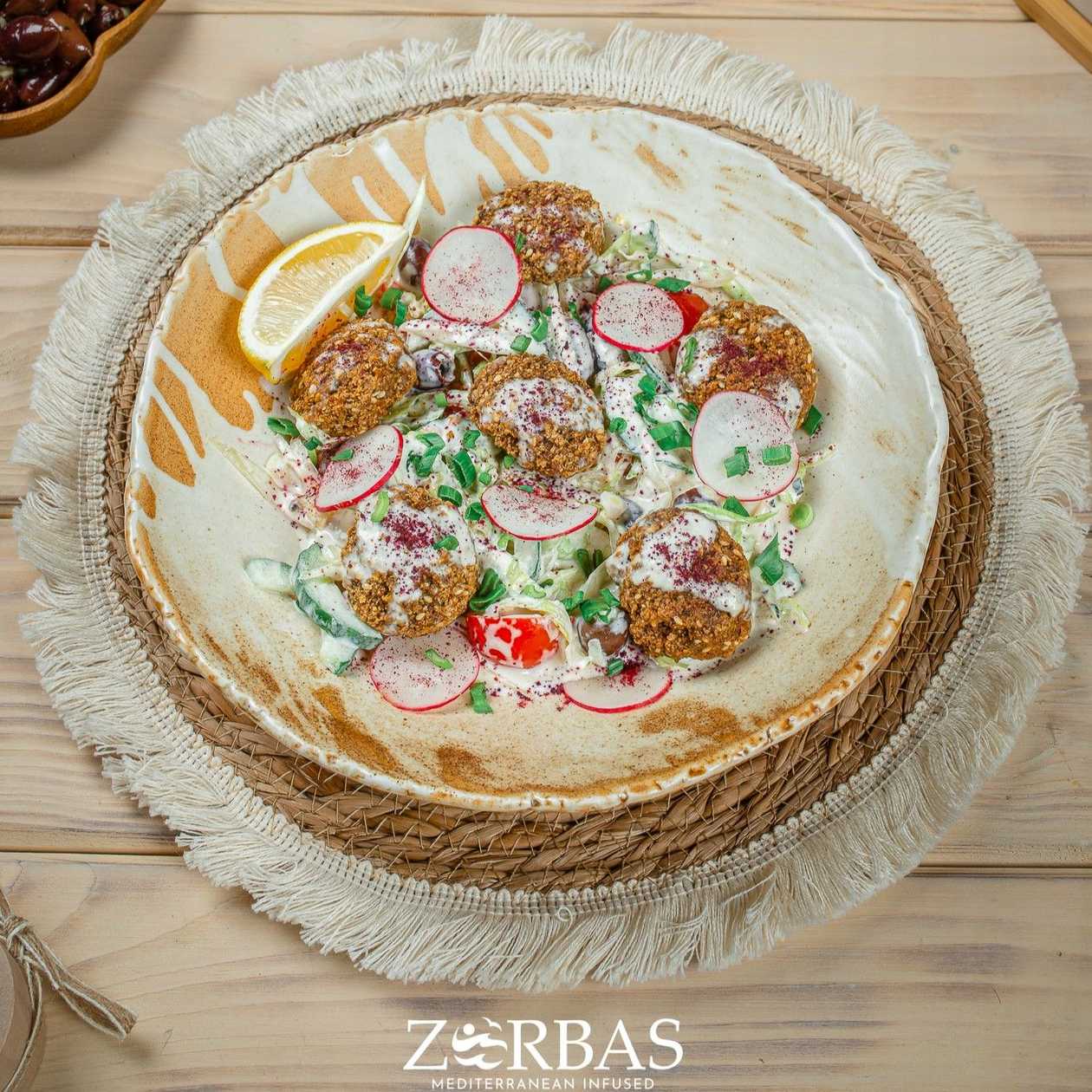 Salad With Falafel And Yogurt 400 g