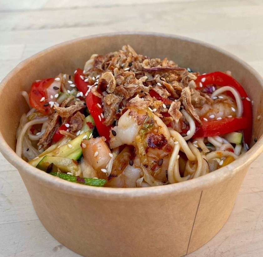 Olu nūdeles Wok ar tīģergarnelēm
