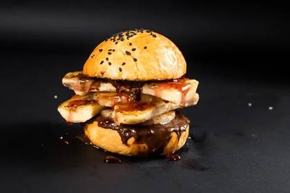 Kinder Bueno Banana Burger