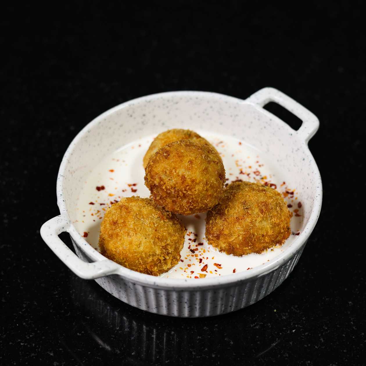 CHICHKEN BALLS WHIT   SAUCE