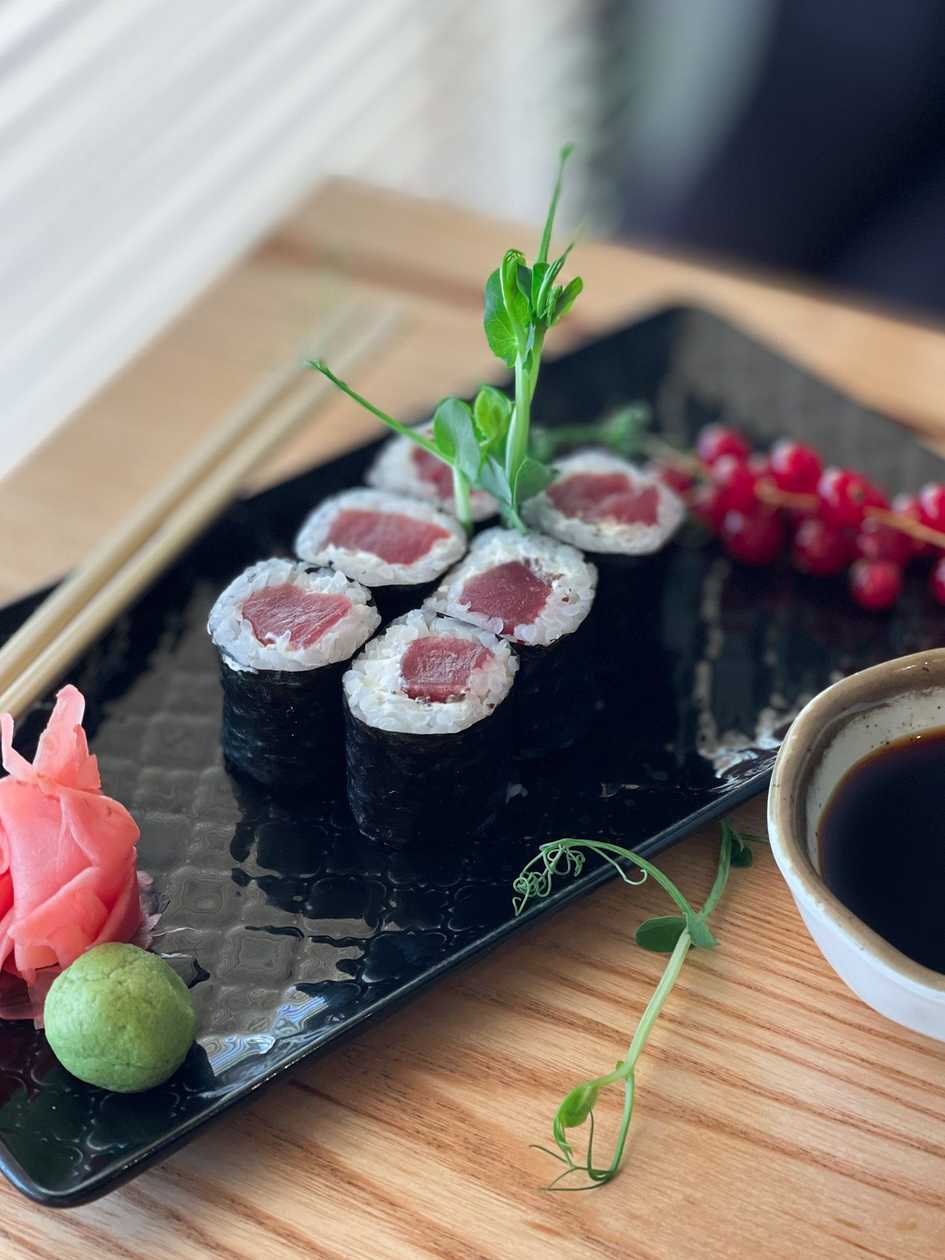 Hosomaki Tuna, Cream Cheese, Truffle