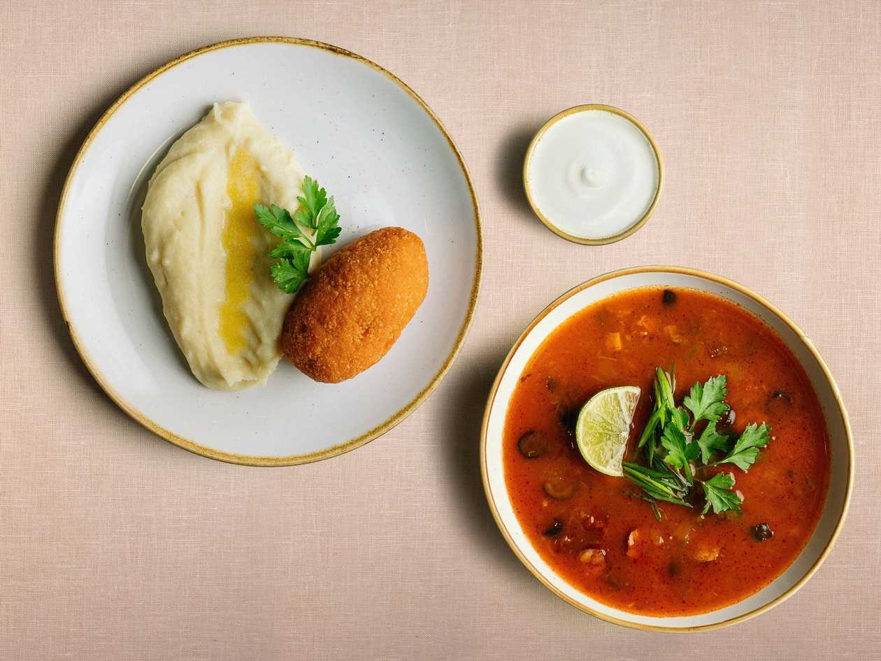 Комбо: пюрешка, котлета по-київськи та соляночка
