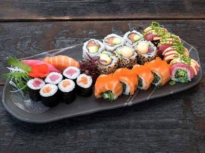 Sake & Tuna Set (22 PCS)