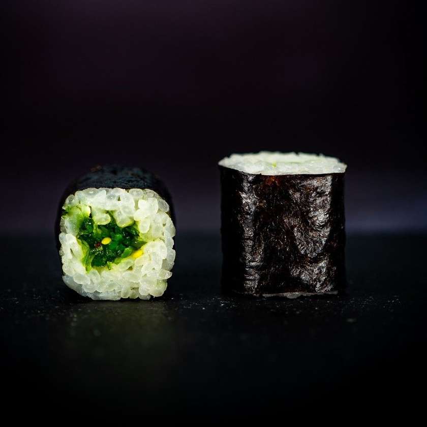 72. Wakame maki