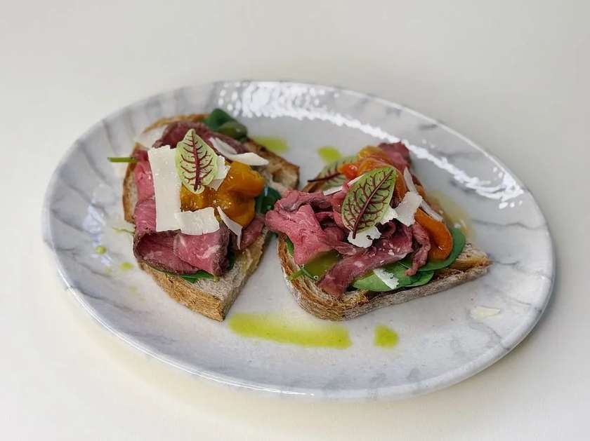 Bruschetta with Roast Beef