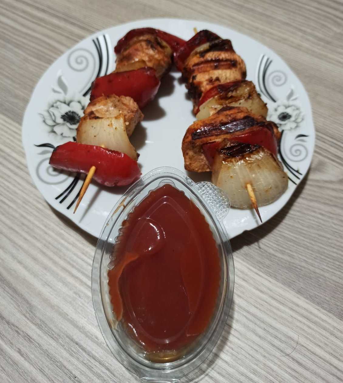 Shish taoouk ( three sticks)