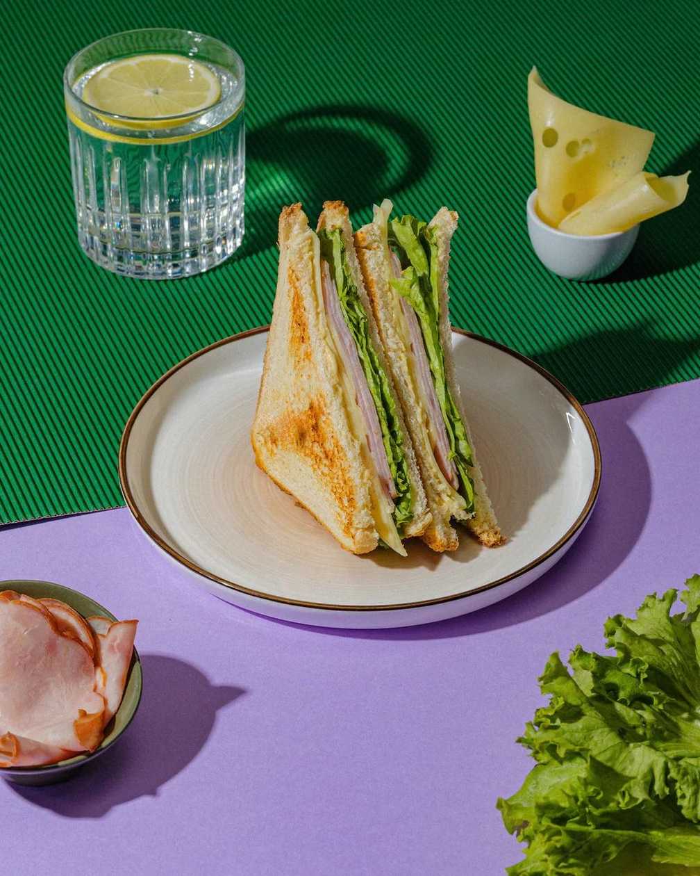 Sandwich cu Sunca si Cascaval
